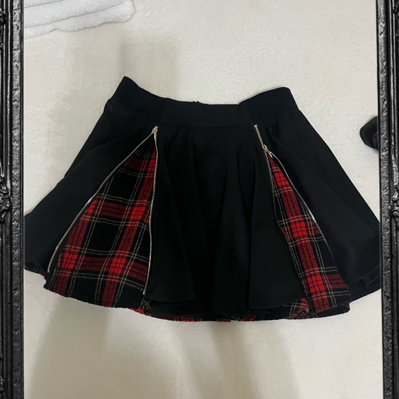 Dresses & Skirts - Grunge Zipper Plaid Mini Skirt